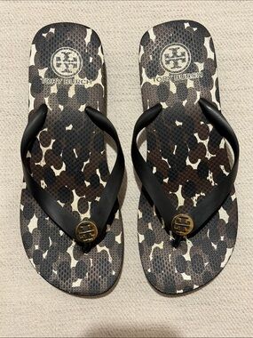 Tory Burch flip flop sandals - size 8.5